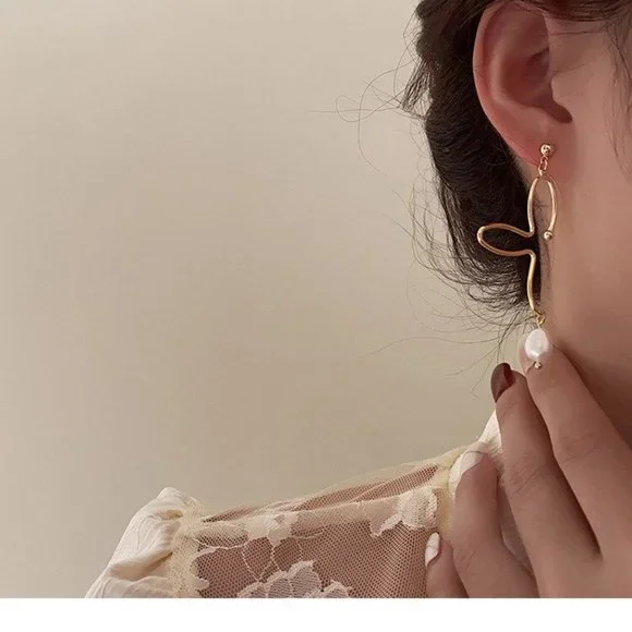 INS Style Metal Lines Flowers Freshwater Pearl Pendant Earrings - Picture 5 of 6